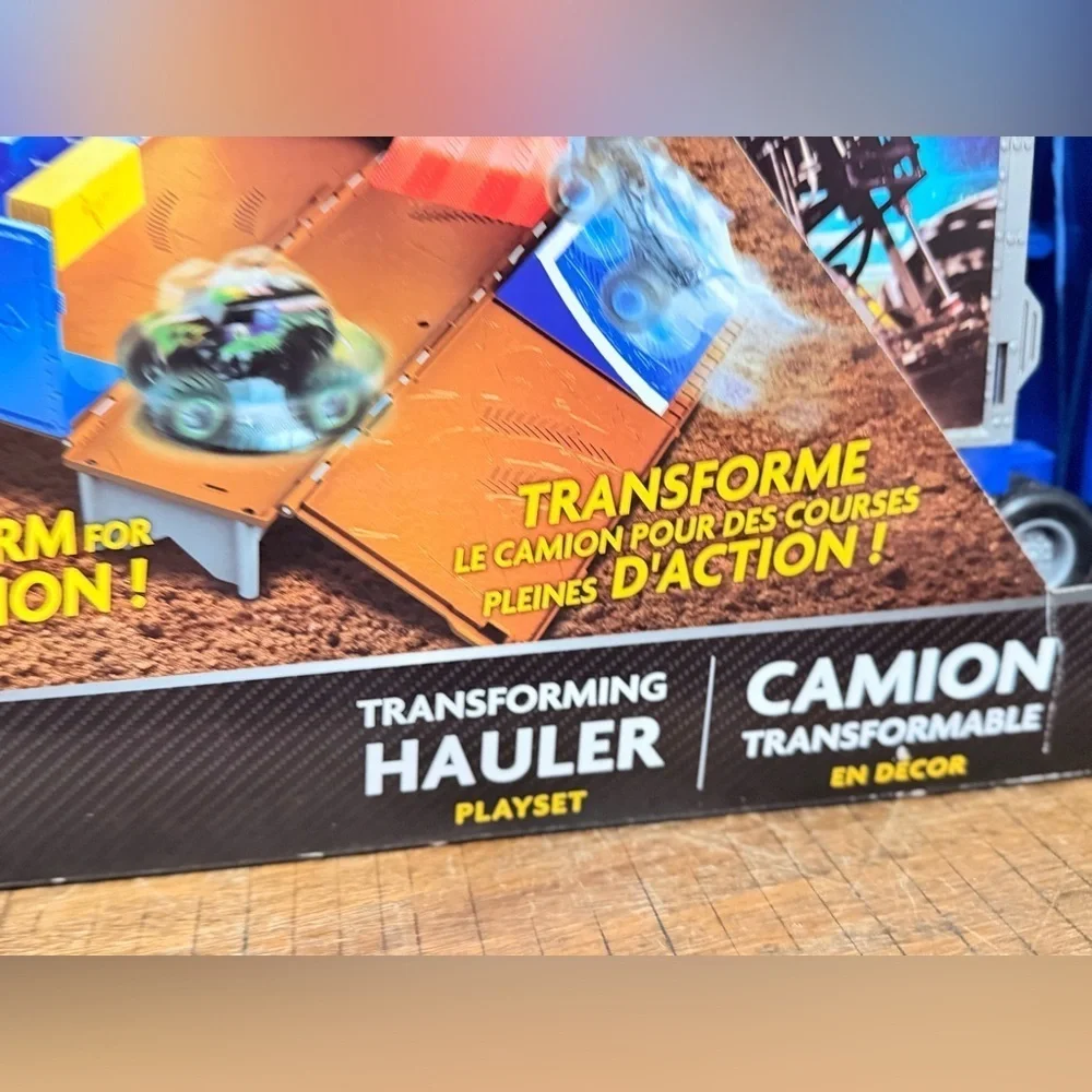Monster Jam TRANSFORMING Hauler Truck Play Set + Exclusive El Toro Loco 🌟NEW🌟